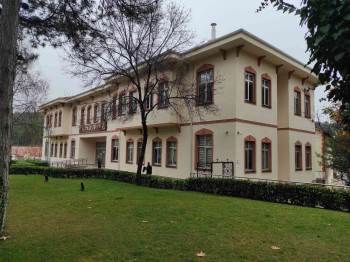 Kendini Tuvalete Kilitleyen Şahıs, Belediyeden 3 Dizüstü Bilgisayar Çaldı
