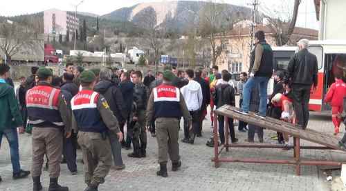 Kendisine küfür eden taraftarlara saldırdı