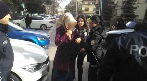 Kendisini tehdit eden sevgilisini tuvalette vurdu