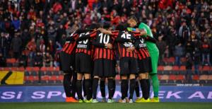 Kenetlenin şimdi yakın feneri