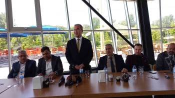 Kentin Ekonomisinin Kalkınması İçin 11 Siyasi Parti Aynı Masada Buluştu
