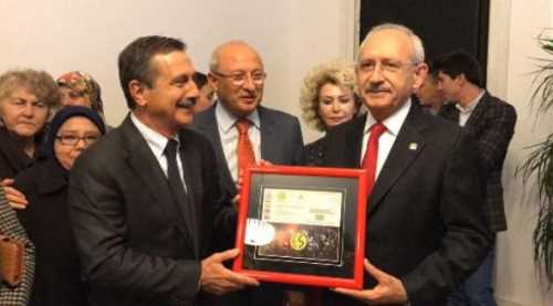 Kılıçdaroğlu'na Eskişehirspor hatıra bileti