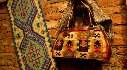 Kilimlere emek ve sevgiyi işlediler