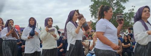 Kınık Çömlek Festivali coşkusu: Köylü kadınlar sahne aldı