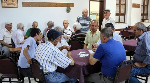 Kıraathaneler sigara yasağından memnun