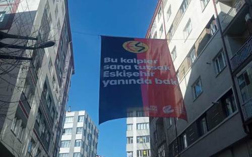 Kırım Caddesi’nde Eskişehirspor’a destek pankartı