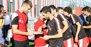 Kırmızı Şimşekler bayramlaştı