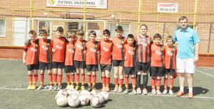 Kırmızı Şimşekler sahne aldı