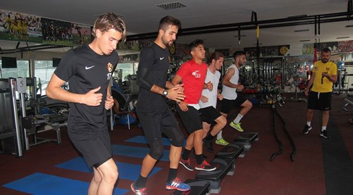 Kırmızı Şimşekler aerobik ve fitness çalıştı