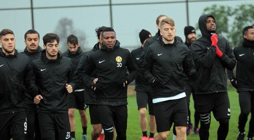 Kırmızı Şimşekler aralıksız çalışıyor