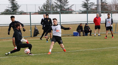 Kırmızı Şimşekler Gazişehir’e bileniyor