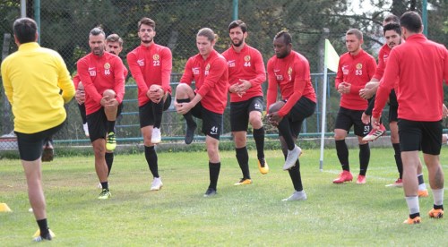 Kırmızı Şimşekler iznin ardından topbaşı yaptı