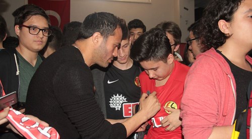 Kırmızı Şimşekler öğrencilerle buluştu