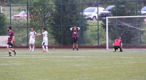 Kırmızı Toprak üzgün