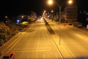 Kısıtlamanın İlk Gününde Osmaneli Sokakları Boş Kaldı
