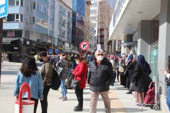 Kısıtlamaya Saatler Kala Alıveriş Yoğunluğu Yaşandı
