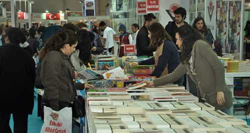 KİTAP FUARINA YOĞUN İLGİ