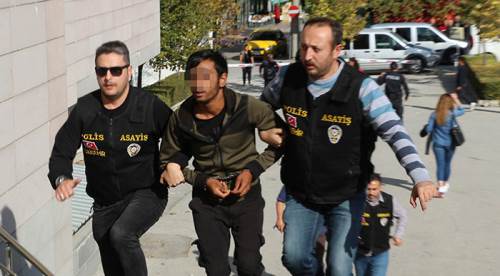 Kız arkadaşına laf attı diye bıçaklayarak öldürdü