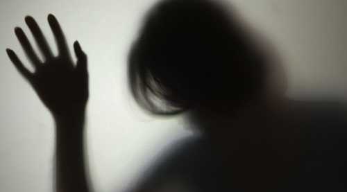 Kız kardeşine tecavüz edip hamile bıraktı