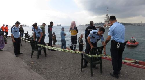 Kız Kulesi'ne yüzmek isteyen genç boğuldu