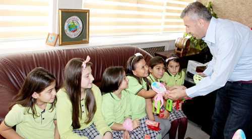 Kız öğrencilerden Başkan Güler’e ziyaret