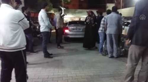 KIZ YÜZÜNDEN BIÇAKLI KAVGA: 1 YARALI