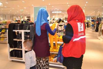 Kızılay 125 Çocuğu Kıyafet Yardımı Yaptı
