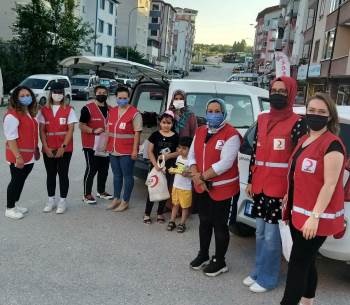 Kızılay’Dan Çocuklara Bayram Hediyeleri
