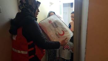 Kızılay’Dan Doğam Yapan Annelere “Sevgi Bohçası”
