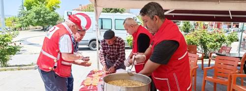 Kızılay'dan Seyitgazi'de aşure ikramı