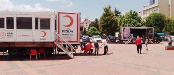 Kızılay İle Trabzonspor Araçları Tavşanlı’Da
