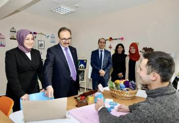 Kızılkaya Çifti Özel Çocukların El Emeği Ürünlerini İncelediler
