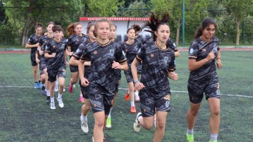 Kızlar’da inanç yüksek