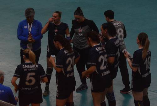 Kızlar sıkı çalışıyor