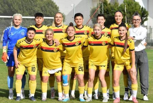 Kızlar takibi sürdürüyor