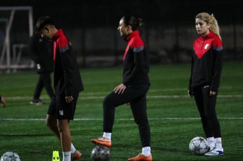 Kızlar tam gaz çalışıyor