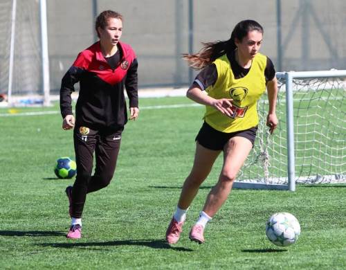 Kızlarda antrenmanlar sürüyor