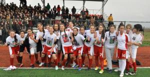 Kızlarda Murat Tutsuz damgası