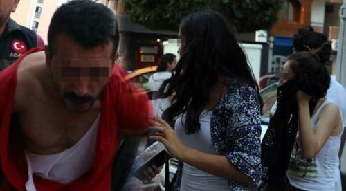 Kızların çığlığı iğrenç olaydan kurtardı