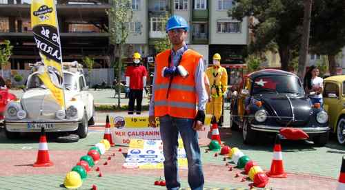 Klasik arabalarla örnek davranış