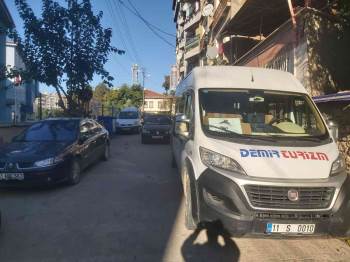 Koca Sokağı Hatalı Park Ederek Kapatan Sürücü Cezadan Kaçamadı
