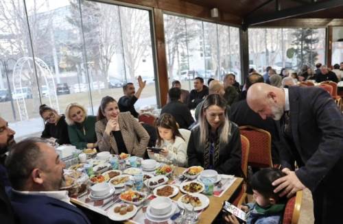 Kocasinan'da iftar buluşması: Muhtarlarla birlik mesajı verildi