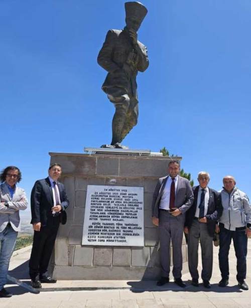 Kocatepe’de anlamlı ziyaret: “Gençler burayı görmeli”