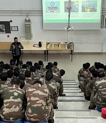 Kom Ekipleri Bin 305 Askeri Bilgilendirdi
