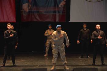 Komandoların Zeybek Gösterisi Büyük Beğeniyle Topladı
