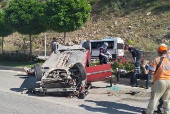 Kontrolden Çıkan Otomobil Takla Attı; 2 Kişi Yaralandı
