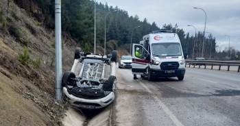 Kontrolden Çıkan Otomobil Takla Attı, Baba Oğul Yaralandı
