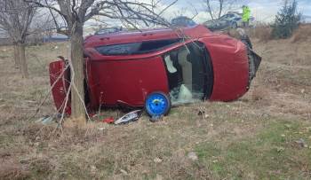 Kontrolden Çıkan Otomobil Tarım Arazisine Devrildi
