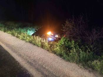 Kontrolden Çıkan Otomobil Toprak Alana Savruldu; 1 Kişi Yaralandı
