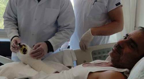 Kopan parmaklarını poşete koyup hastaneye koştu!